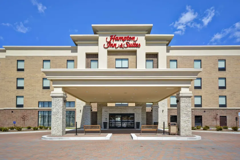 Hampton Inn & Suites Detroit/Warren - Image 1