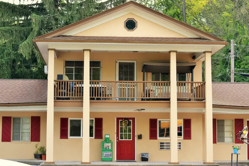 Holiday Motel - Image 1