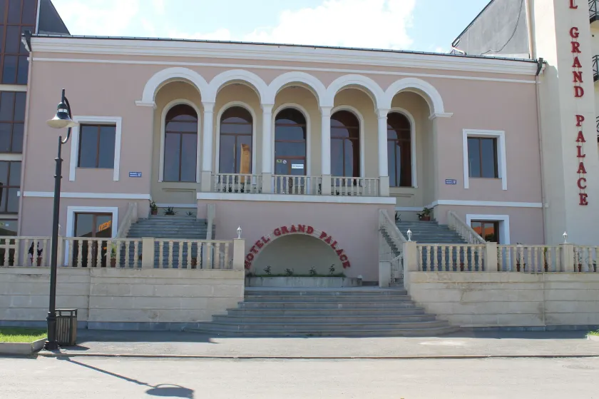 Hotel Grand Palace - Image 1