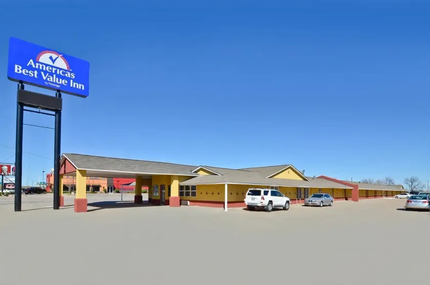 Americas Best Value Inn Pauls Valley - Image 1
