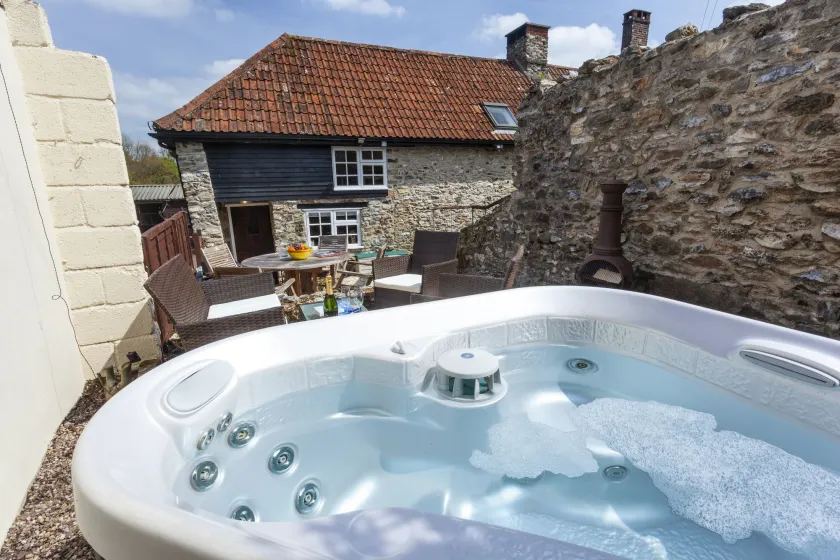 Southcott Farm Cottage - Image 1