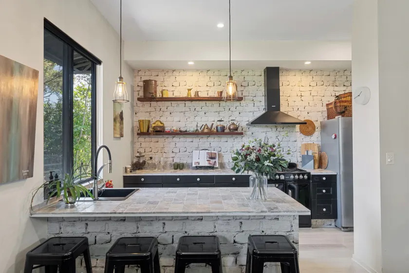 Escape to a Mountain Retreat in Beechmont, Australia - Image 1