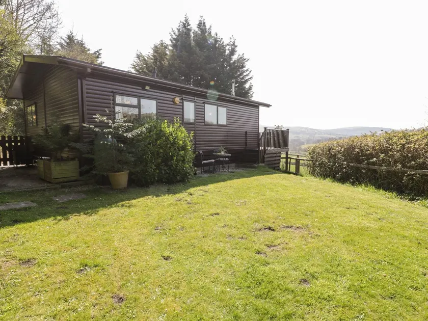 Springtime Lodge - Image 1