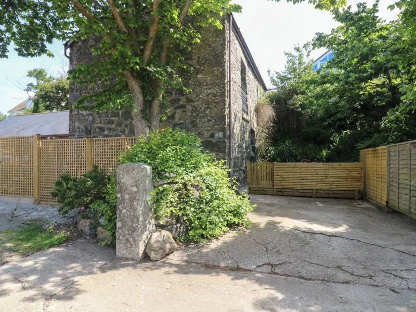 Oofoos Barn - Image 1
