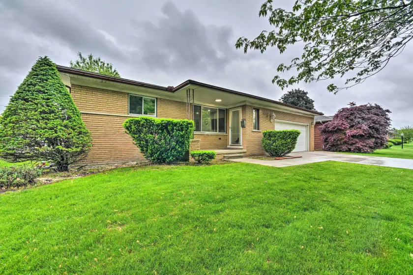 Dearborn Heights Home ~ 16 Mi to Downtown Detroit! - Innvendig