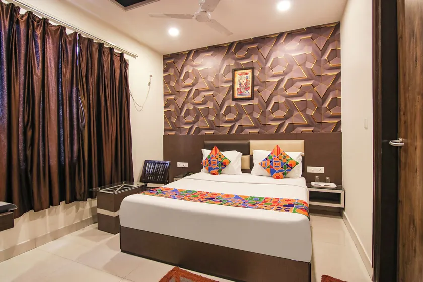 Hotel Rosewood Inn - Image 1
