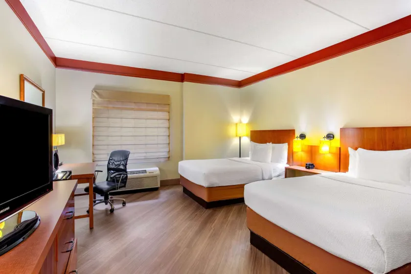 La Quinta by Wyndham Raleigh Crabtree - Image 1