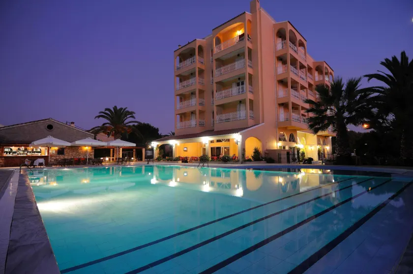 Sunset Hotel - Image 1