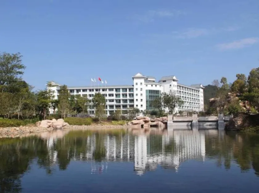 Mels Weldon Evergreen Lake Hotel Heyuan - Image 1
