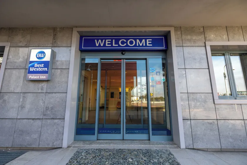 Best Western Palace Inn Hotel - Image 1