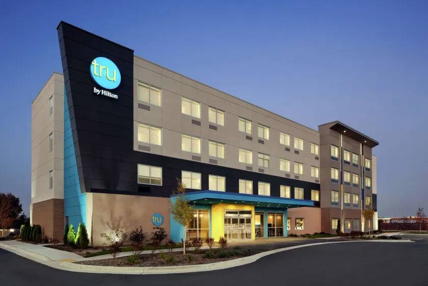 Tru By Hilton Milwaukee Brookfield - Image 1