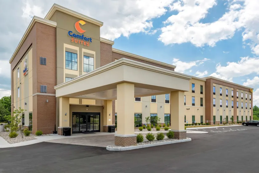Comfort Suites Dry Ridge - Image 1