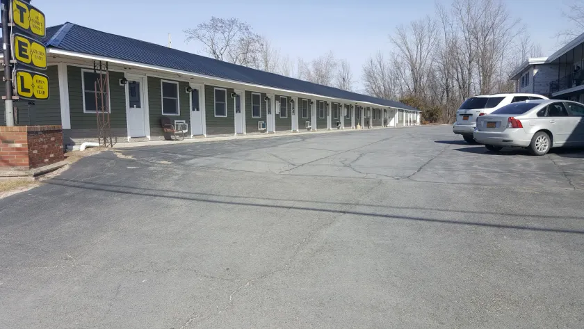 Rip Van Winkle Motel - Image 1