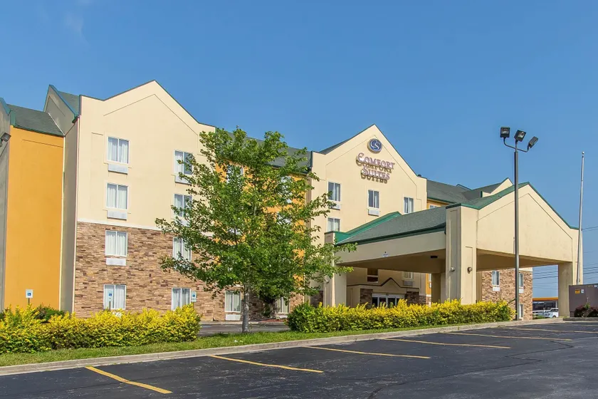 Comfort Suites Richmond - Image 1