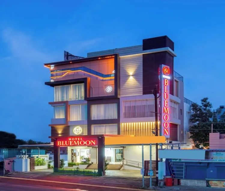 HOTEL BLUEMOON - Image 1
