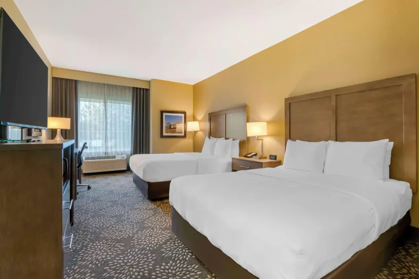 Best Western Columbia River Waterfront Hotel Astoria - Image 1