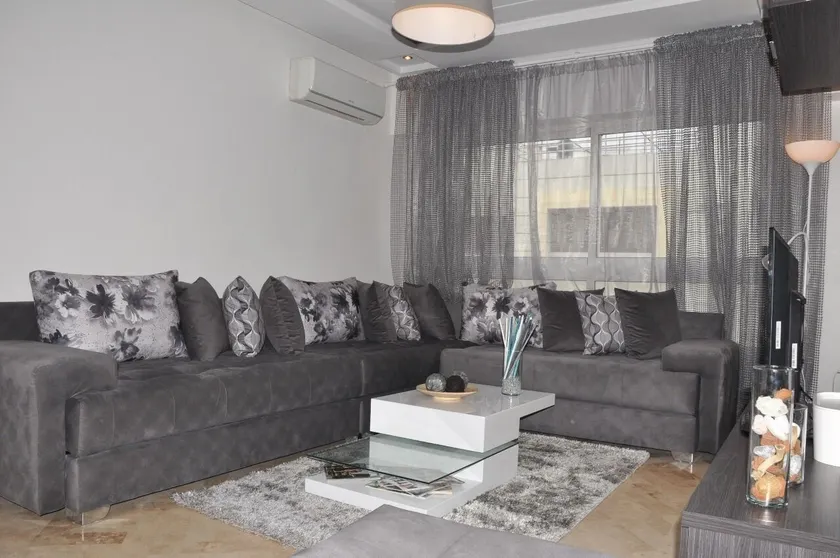 Val Fleuri Apartment with Balcony in Maarif Casablanca, City Views & Fast WiFi - Image 1