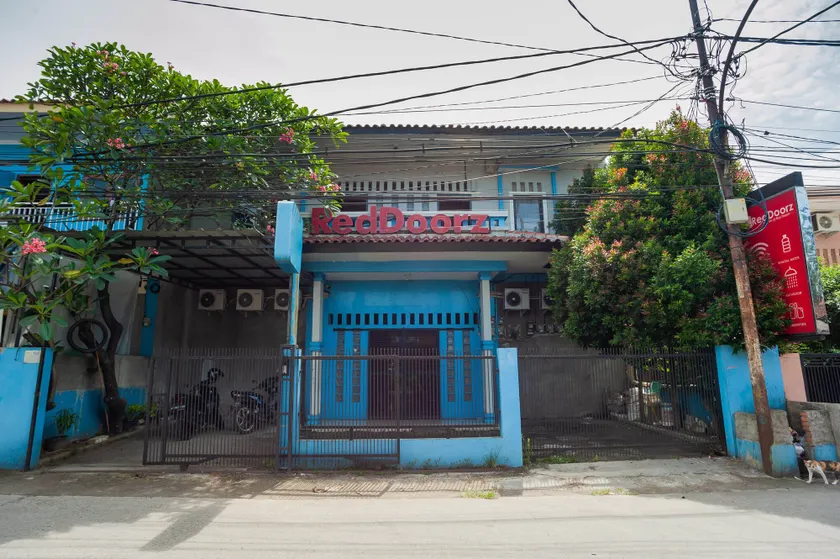 RedDoorz near Margonda Raya - Image 1