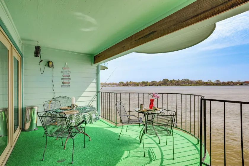 Resort-style Lake Conroe Retreat w/ Balcony & View - Image 1