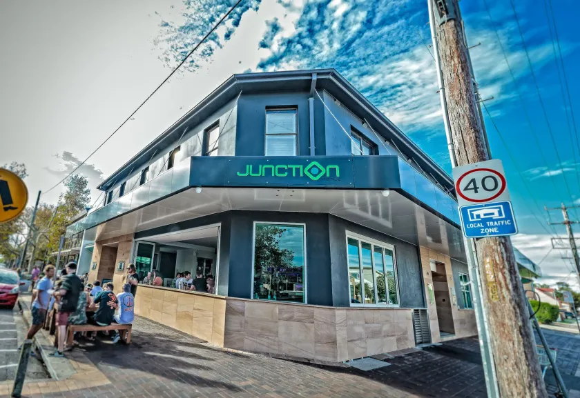 Junction Hotel - Image 1