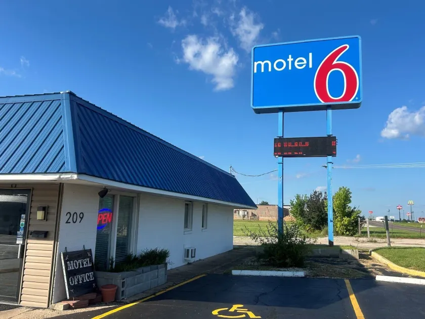 Motel 6 Sullivan MO - Image 1