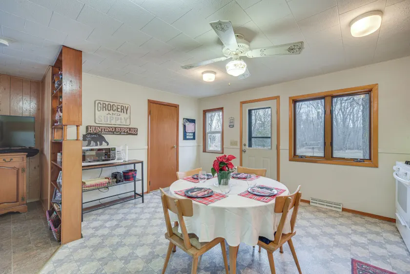 Mason Cabin w/ Private Dock on Marengo Lake! - Innvendig