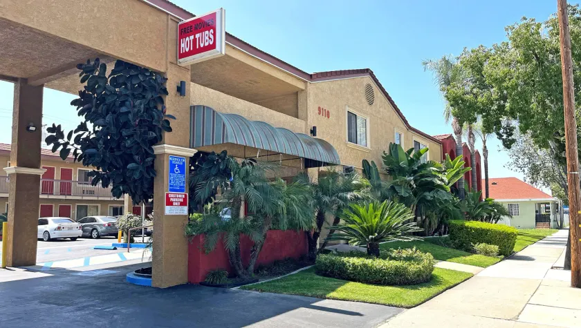 Rivera Inn & Suites Motel - Image 1
