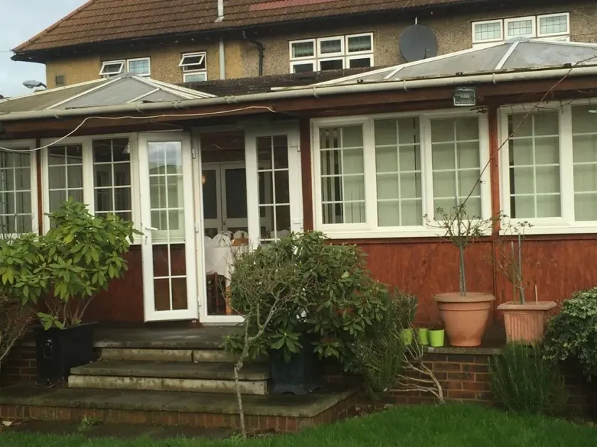 Colnbrook Lodge - Image 1