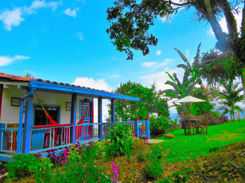Cabañas y Flores - Image 1