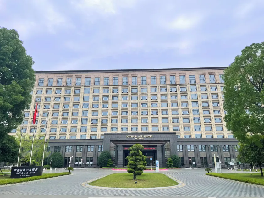 Chengdu Joyhub Air Hotel - Image 1