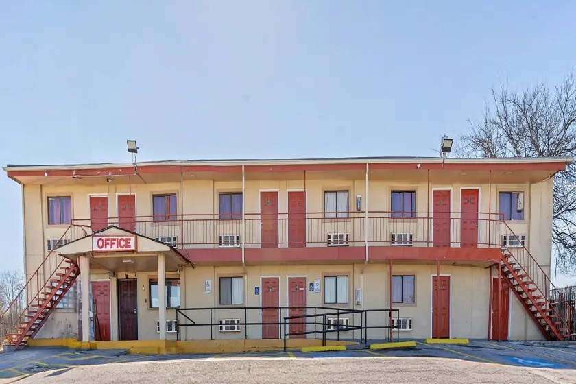 relax motel - Image 1