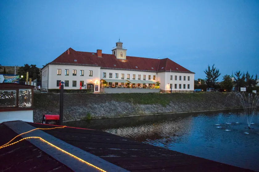 Restaurant und Pension Alberthafen - Image 1