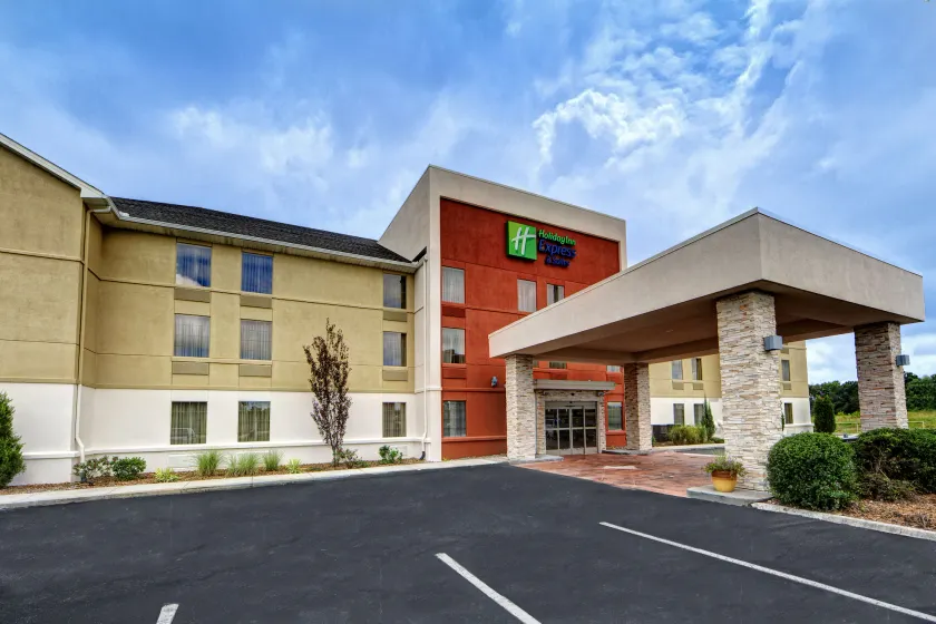 Holiday Inn Express & Suites Crossville by IHG - Image 1