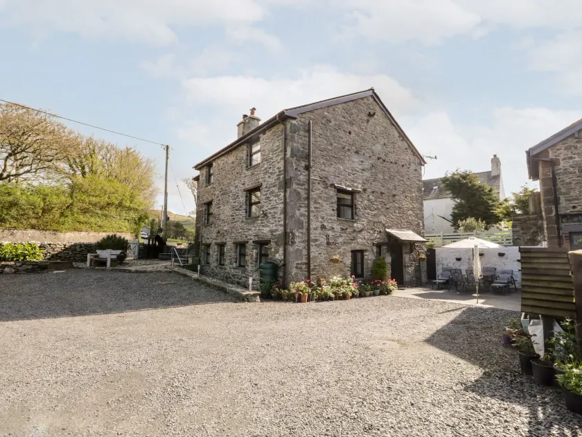 Raceside Cottage - Image 1