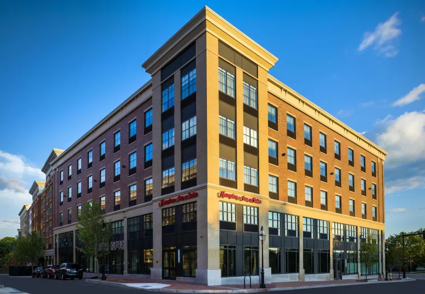 Hampton Inn & Suites Portsmouth Downtown - Image 1