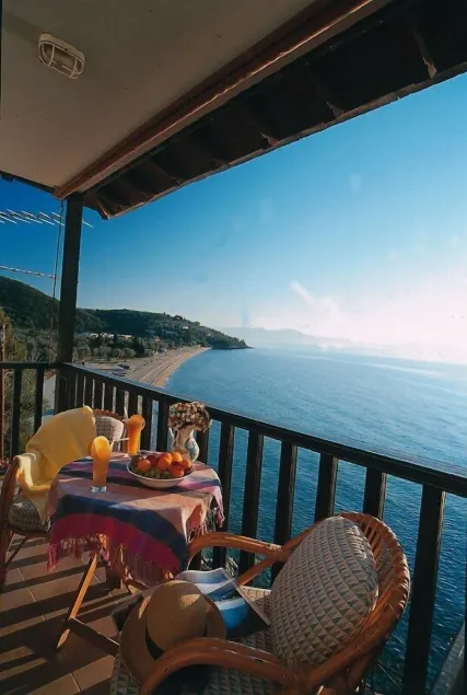 Maistrali Hotel - Image 1