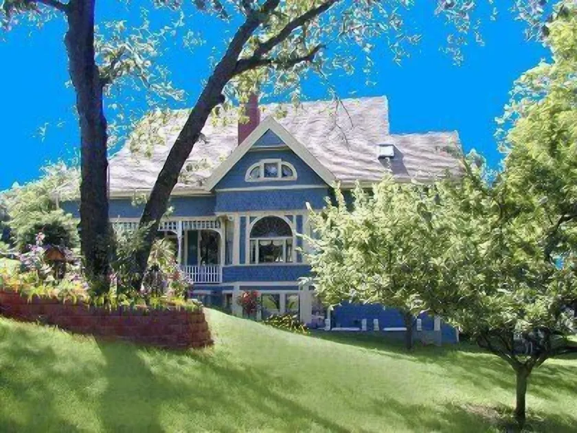 Robin's Nest Inn - Image 1