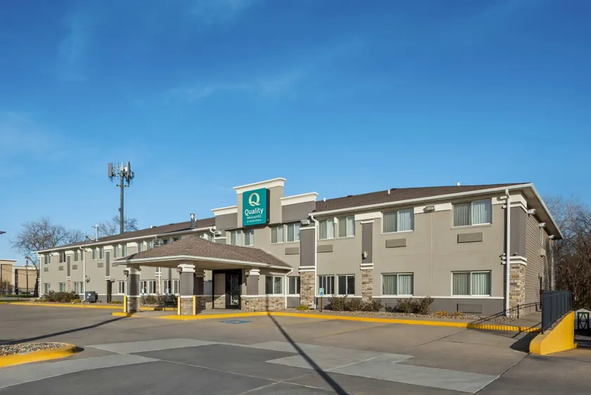 Quality Inn & Suites Des Moines Airport - Image 1