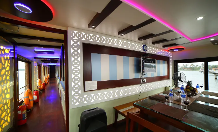 Best Kerala Houseboat - Image 1