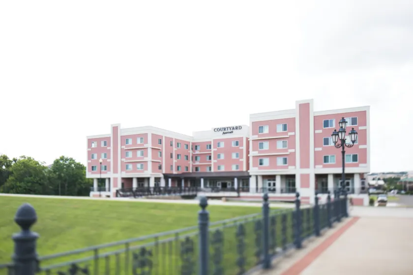 Courtyard by Marriott Rome - Image 1