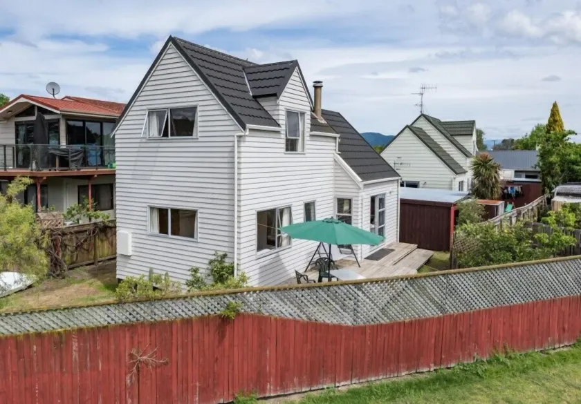Tahunanui Beach Holiday Home - Image 1