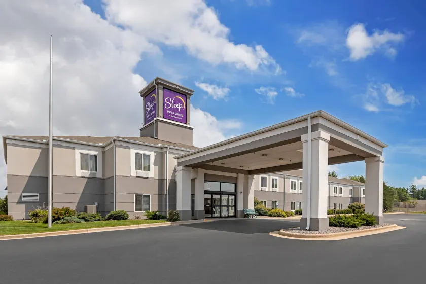 Sleep Inn & Suites Wisconsin Rapids - Image 1