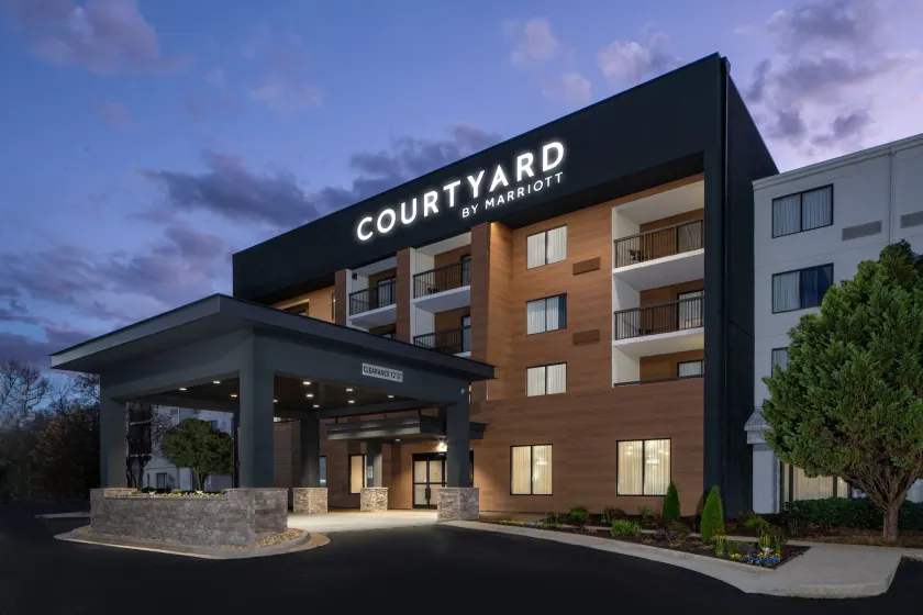 Courtyard by Marriott Decatur - Image 1