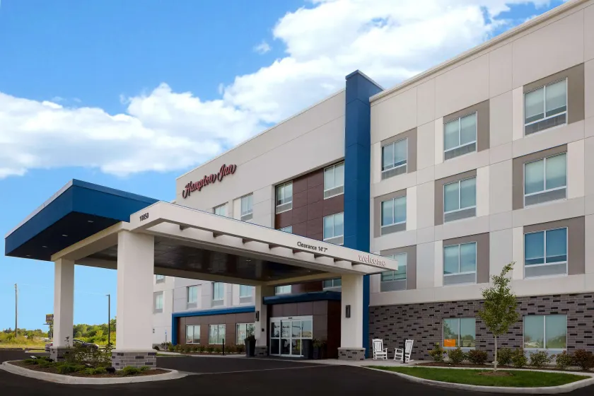Hampton Inn Crown Point - Image 1