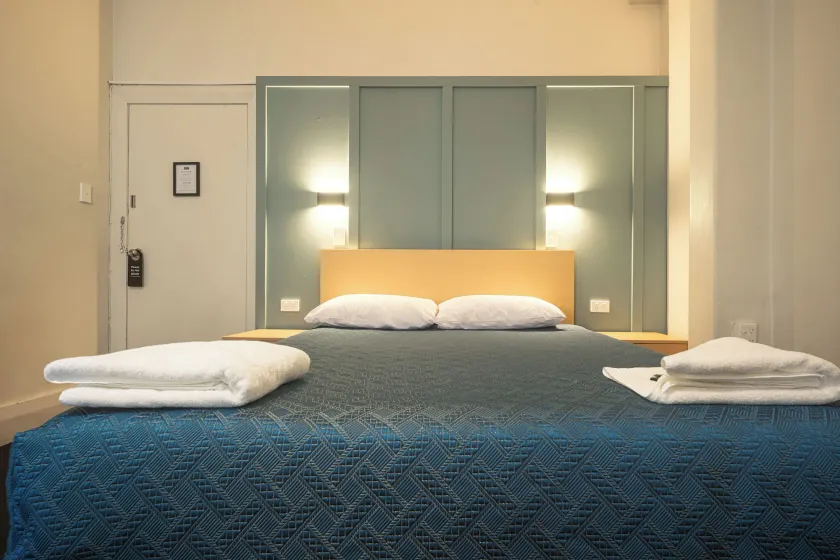 Kiwi International Hotel - Image 1