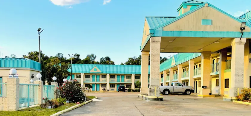 Western Inn Express - Image 1
