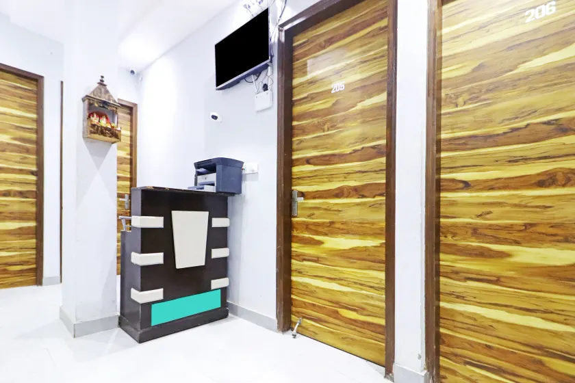 Twamev couple Friendly Rajouri garden by The Arrow - Lobby