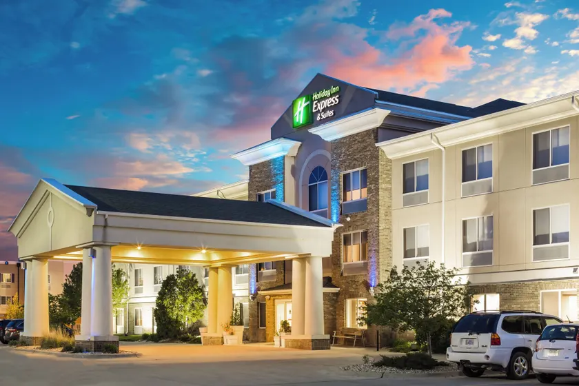 Holiday Inn Express & Suites Bellevue -Omaha Area- by IHG - Image 1