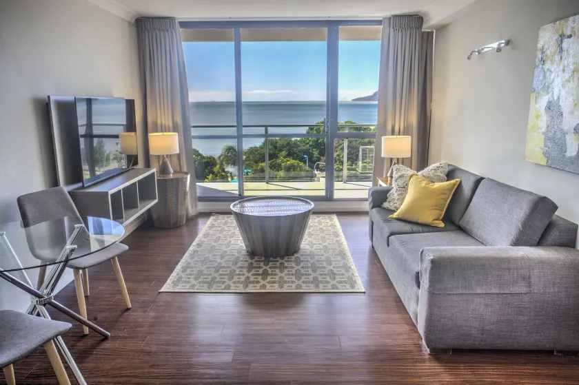 Cairns Plaza Hotel - Image 1