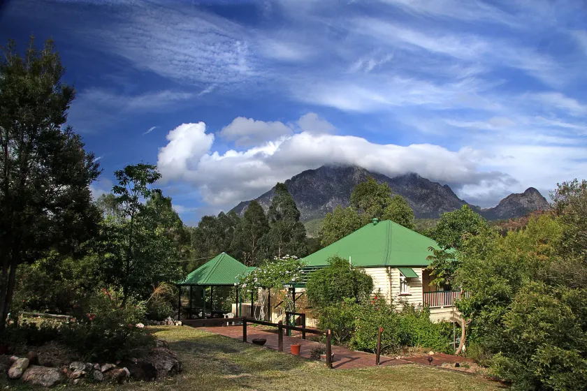 Mt Barney Lodge Country Retreat - Image 1